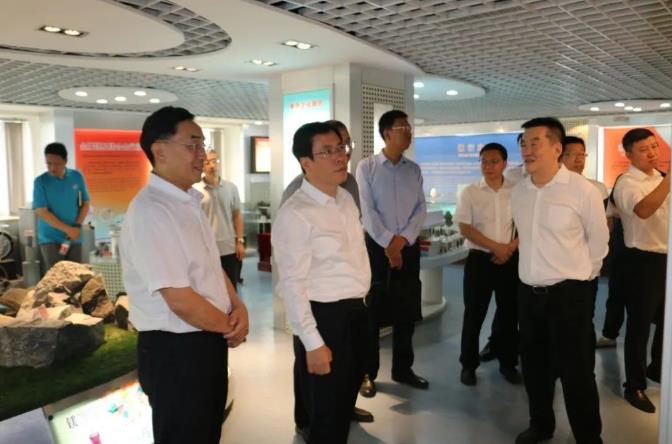 姜有为副省长到省新材料工程中心考察调研