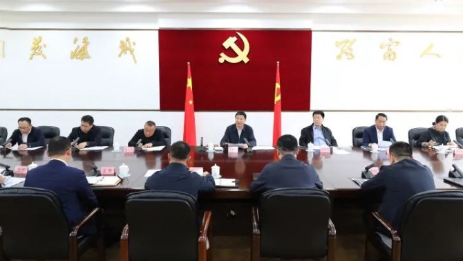 鞍山市委书记王忠昆调研海城市环菱镁制品、...